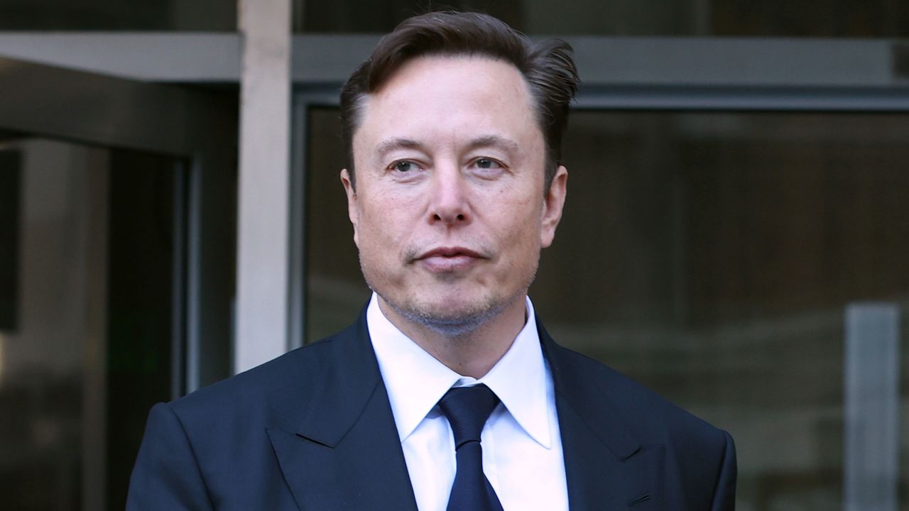 SAN FRANCISCO, CALIFORNIA - JANUARY 24: Tesla CEO Elon Musk leaves the Phillip Burton Federal Building on January 24, 2023 in San Francisco, California. 