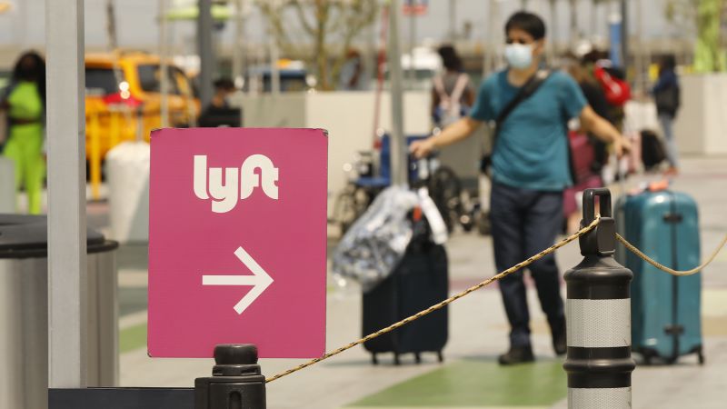 NextImg:How Uber left Lyft in the dust | CNN Business