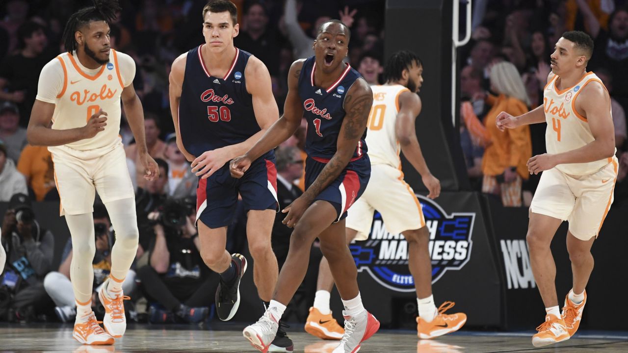 FAU guard Johnell Davis reacts during the game against Tennessee.
