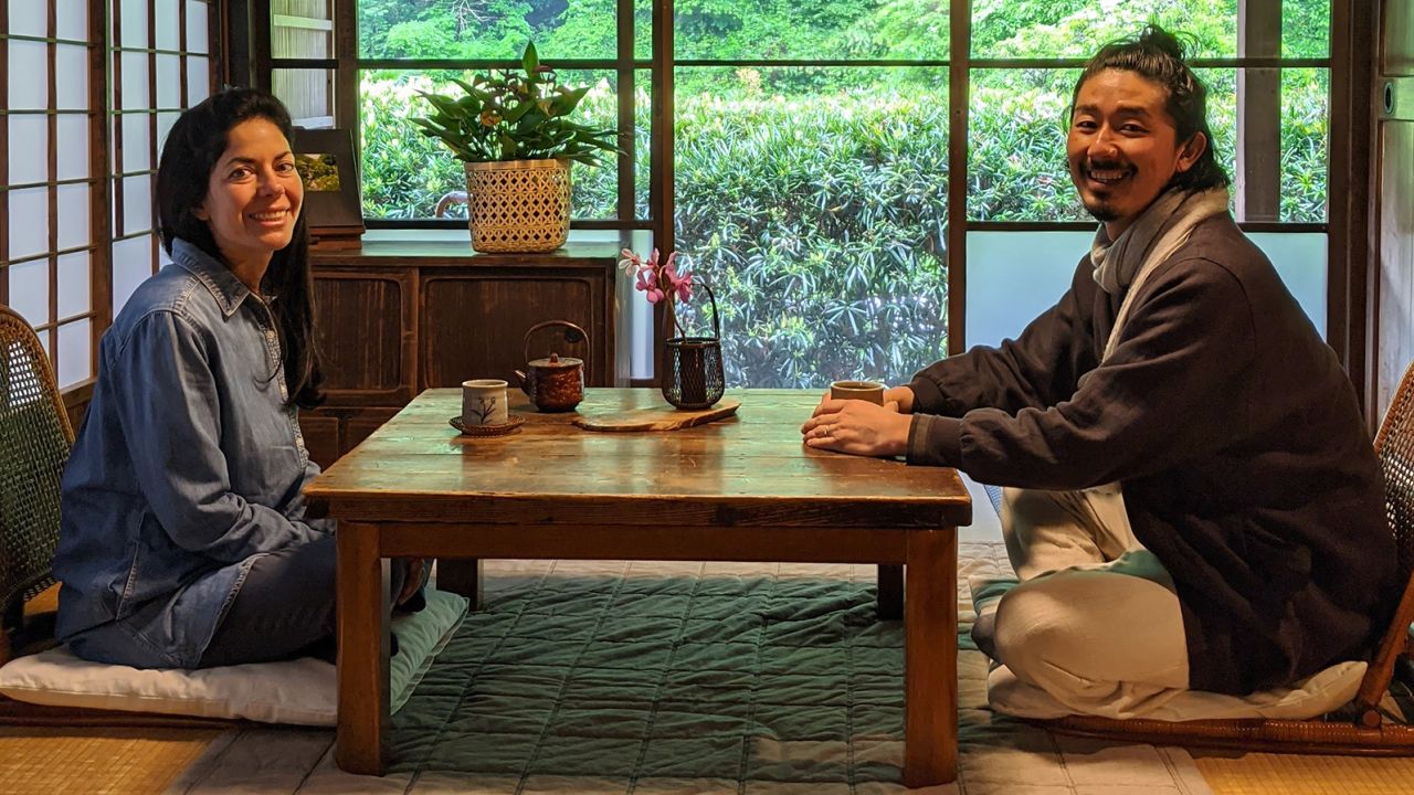 Pasangan yang mengubah rumah Jepun yang terbiar menjadi rumah tamu