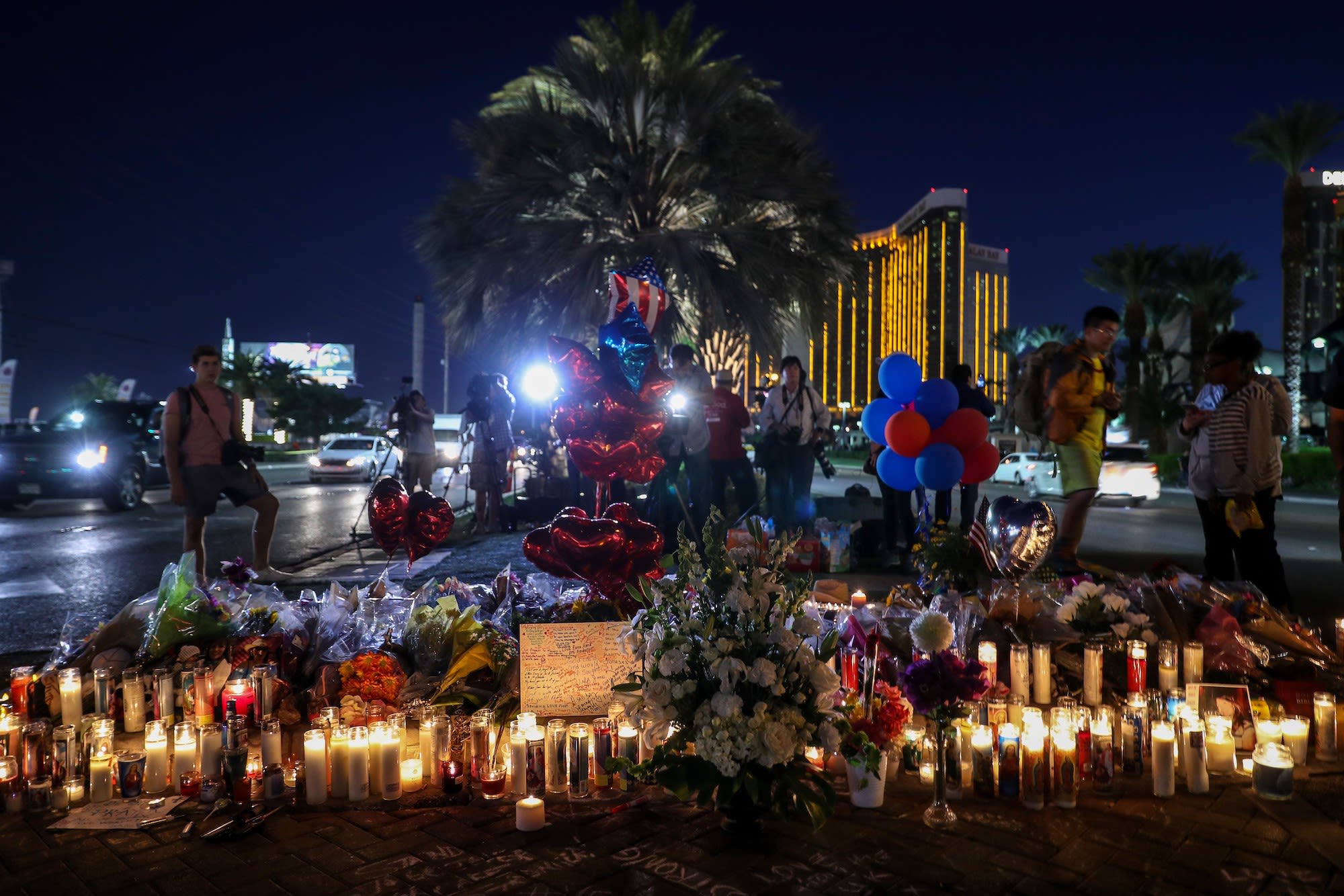 New details about Las Vegas mass shooter in hundreds of FBI | CNN