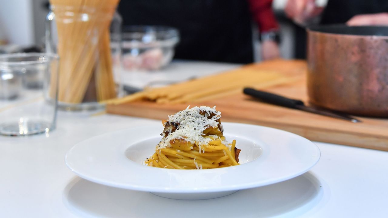 Grandi dice que la carbonara es un invento estadounidense.