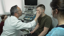 facial surgeons Ukrainian soldiers reconstruct mckenzie pkg intl vpx_00000625.png