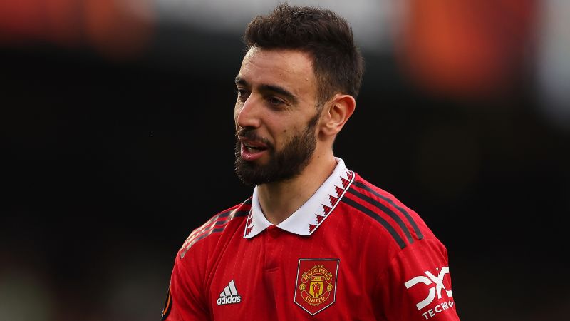 NextImg:Manchester United's Bruno Fernandes rewards fan who messaged him for 300 days | CNN