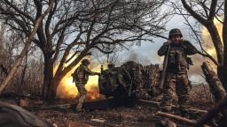 Ukrainian soldiers firing artillery in the direction of Bakhmut, 21 March 2023.