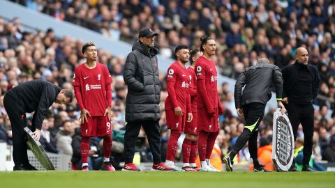 Liverpool manager Jurgen Klopp makes four substitutions as Liverpool's Kostas Tsimikas, Alex Oxlade-Chamberlain, Roberto Firmino and Darwin Nunez come on during the Premier League match at the Etihad Stadium, Manchester. Picture date: Saturday April 1, 2023. 