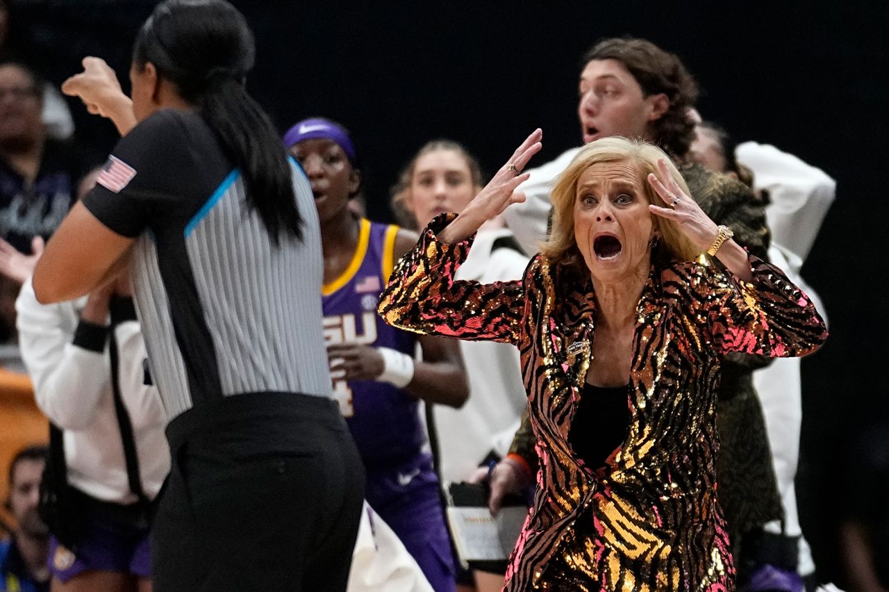 LSU head coach Kim Mulkey reacts to a call during the first half.