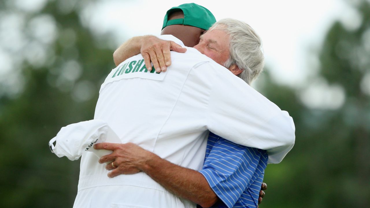 Jackson and Crenshaw embrace on the 18th green after their final hole together at The Masters.