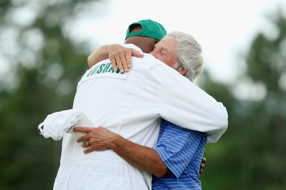 Jackson and Crenshaw embrace on the 18th green after their final hole together at The Masters.