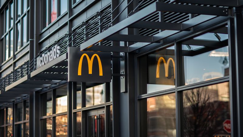 Wall Street Journal: McDonald’s closes offices and tells employees to work from home ahead of layoffs | CNN Business