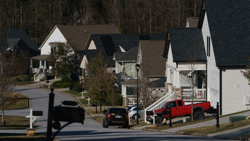 NextImg:Mortgage rates fall for the fourth week in a row | CNN Business