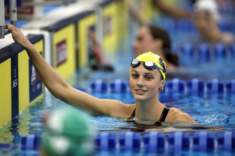 Unstoppable Force: 15-Year-Old Summer McIntosh Shatters Records and Redefines Swimming