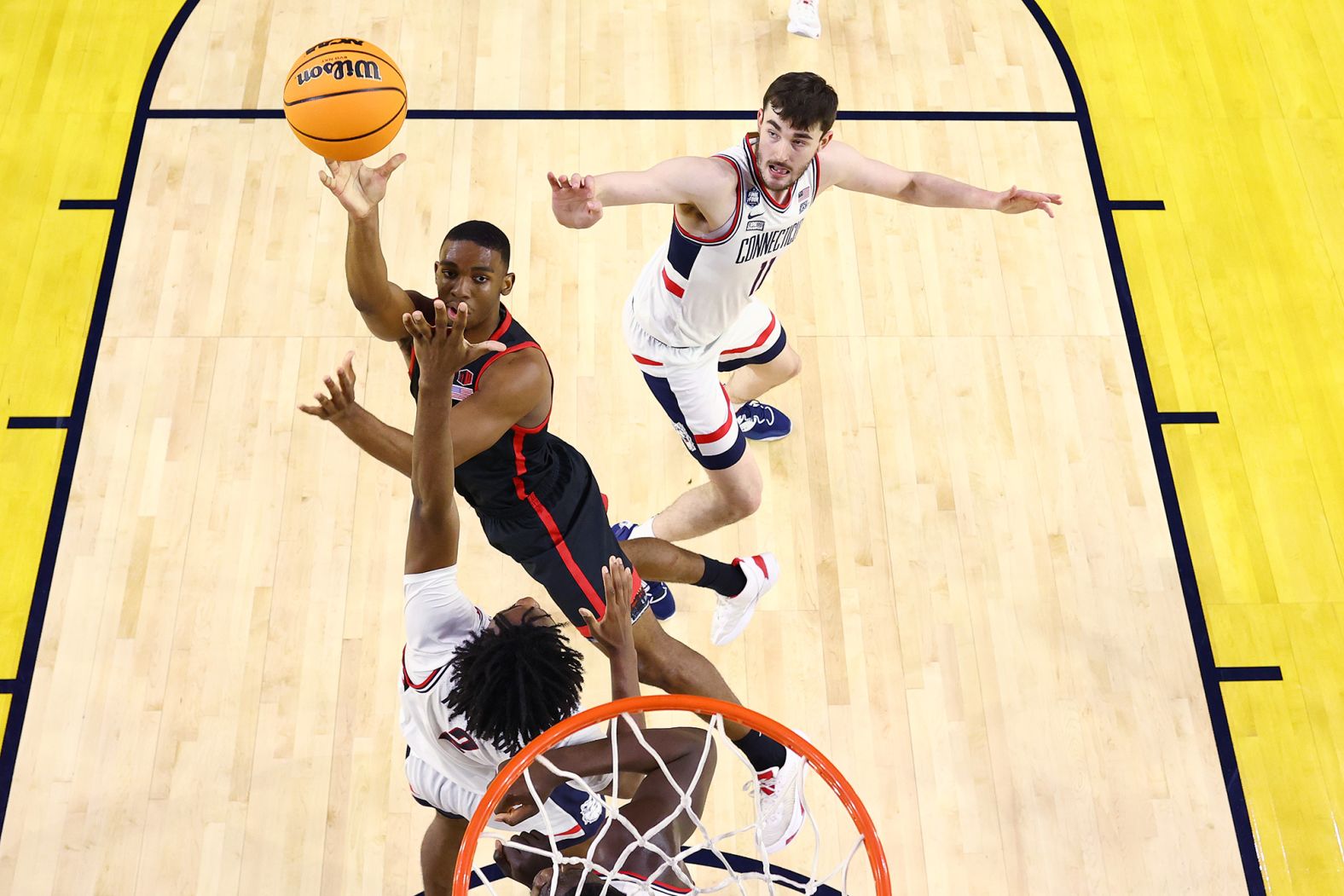 San Diego State's Lamont Butler shoots a floater in the second half.