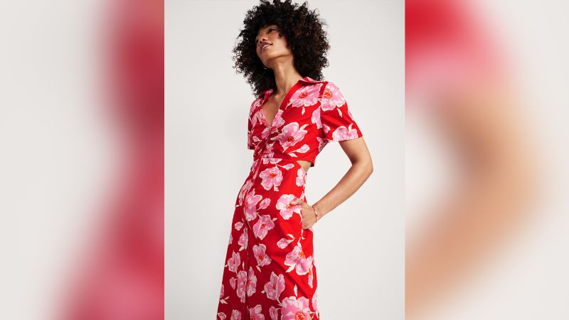NextImg:Old Navy's response to slumping sales: More pockets | CNN Business