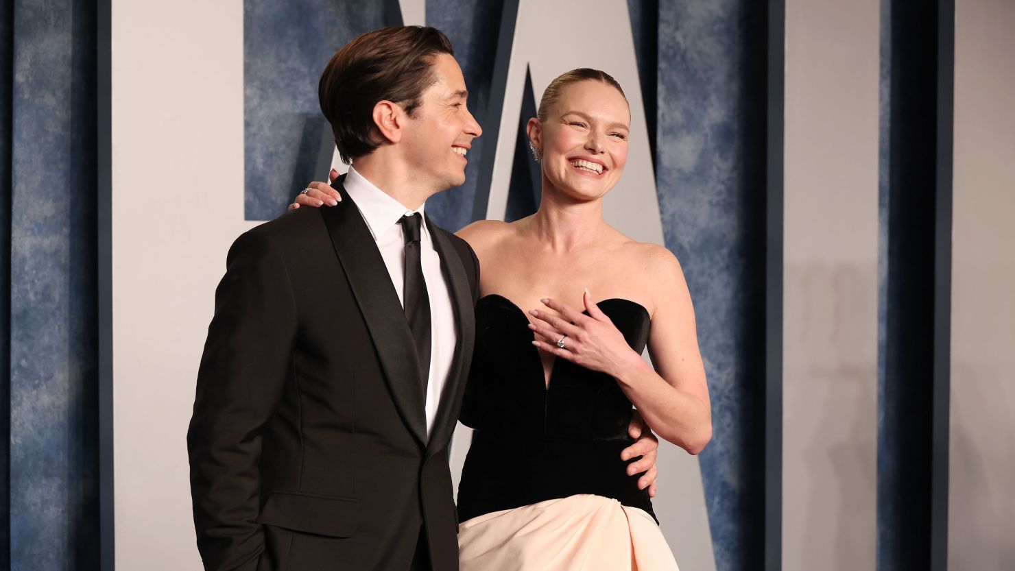 (From left) Justin Long and Kate Bosworth at the 2023 Vanity Fair Oscar Party last month in Beverly Hills, California.