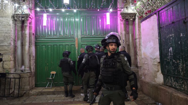 Clashes erupt inside the al-Aqsa mosque after Israeli forces enter | CNN