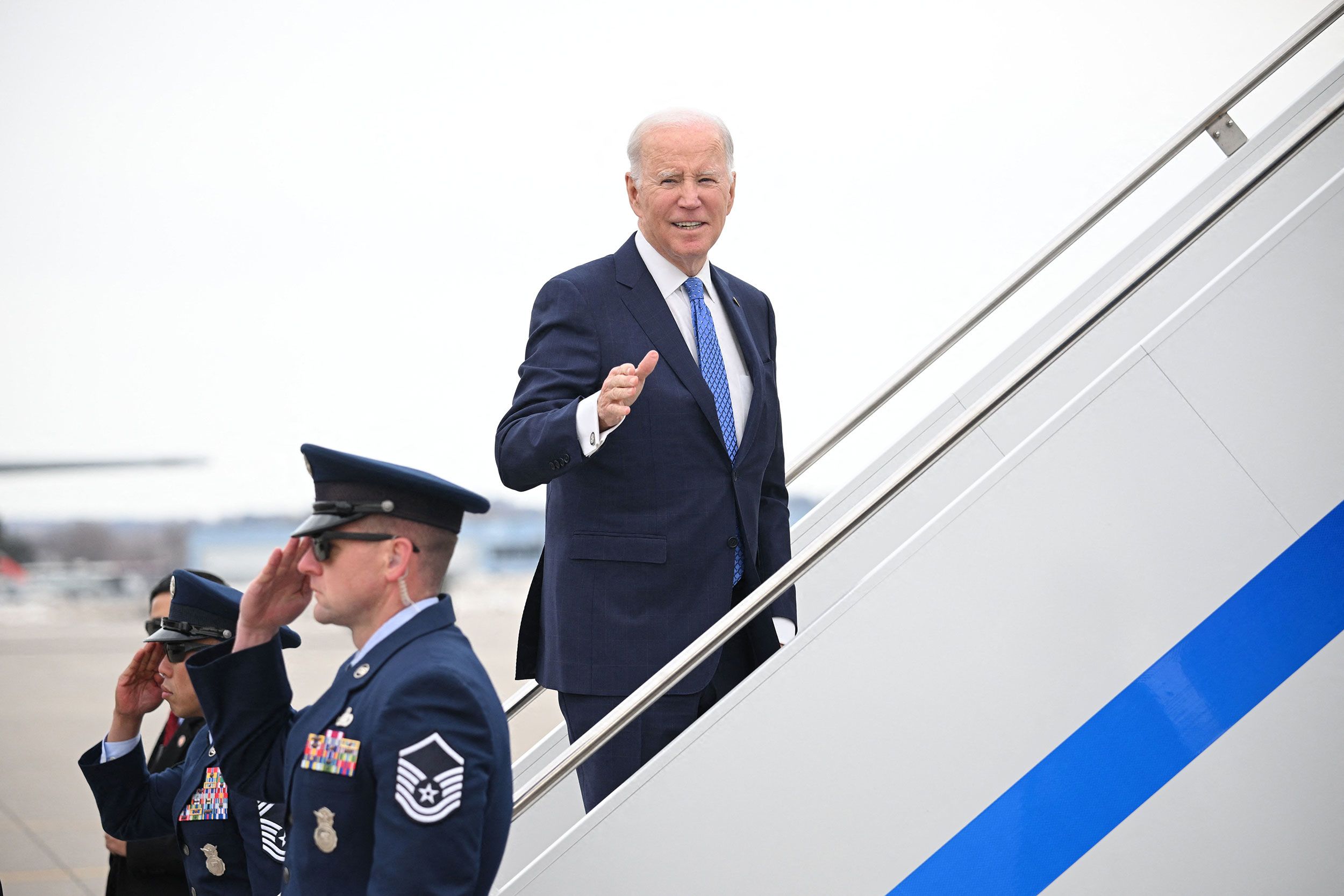 https://media.cnn.com/api/v1/images/stellar/prod/230405071157-02-joe-biden-minnesota-040323.jpg?c=original