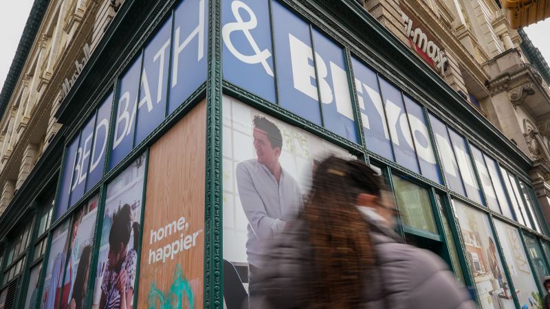NextImg:Bed Bath & Beyond gets $120 million lifeline to help it stock near-empty shelves | CNN Business