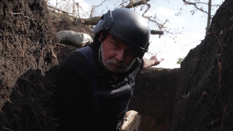 Video: CNN reporter takes cover in Ukrainian trenches as Russian drones fly above | CNN