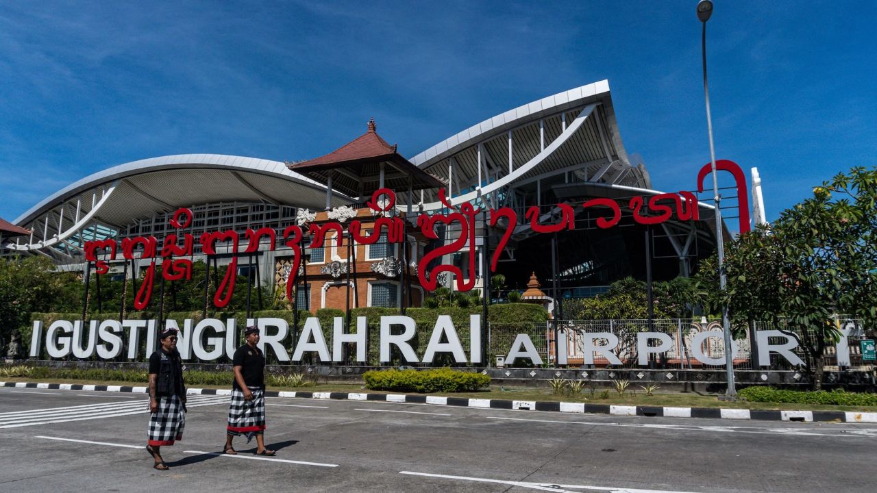 Lapangan Terbang Antarabangsa Ngurah Rai di Denpasar, Bali (DPS).