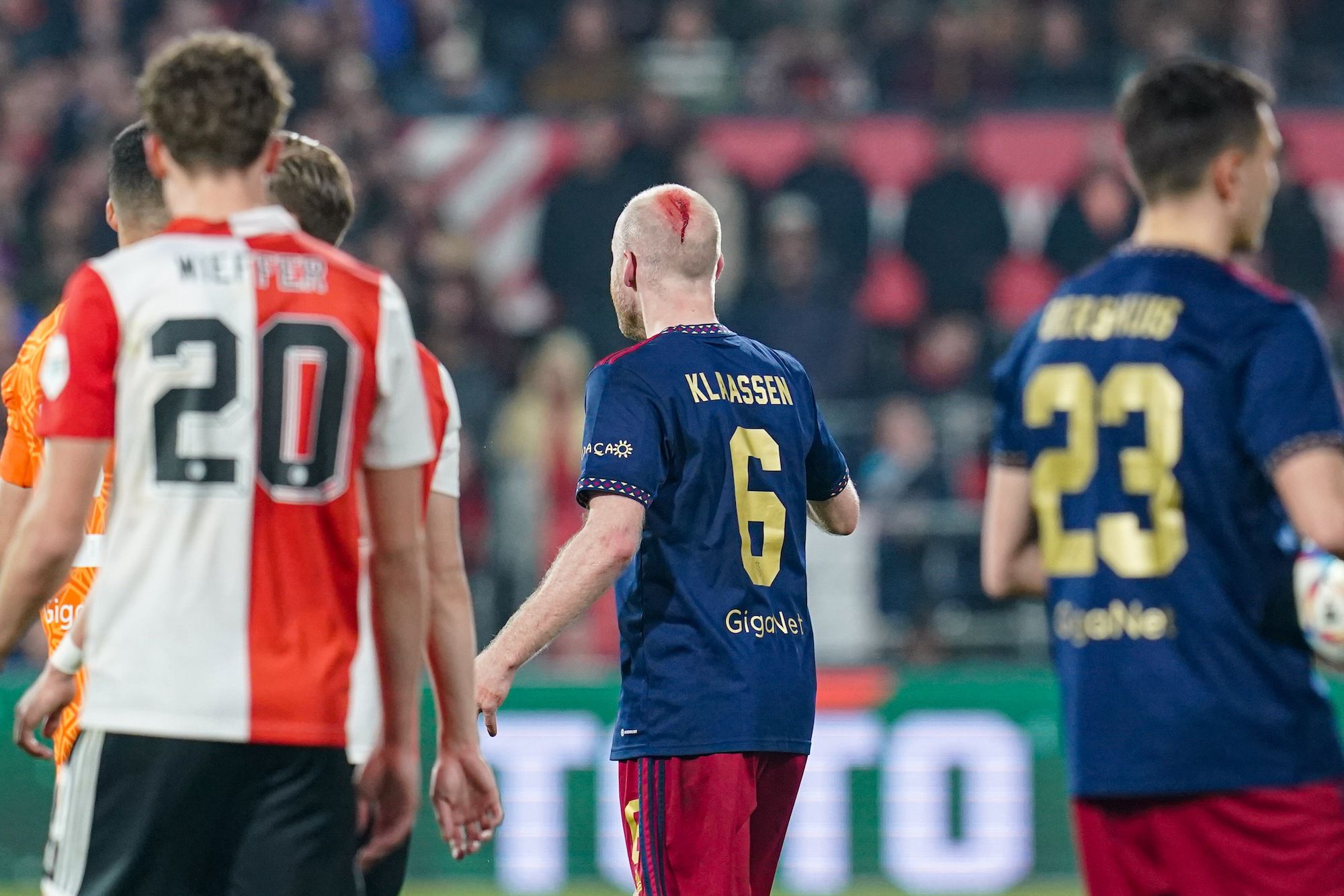 Ajax star Davy Klaassen injured after being struck by object thrown from  crowd | CNN