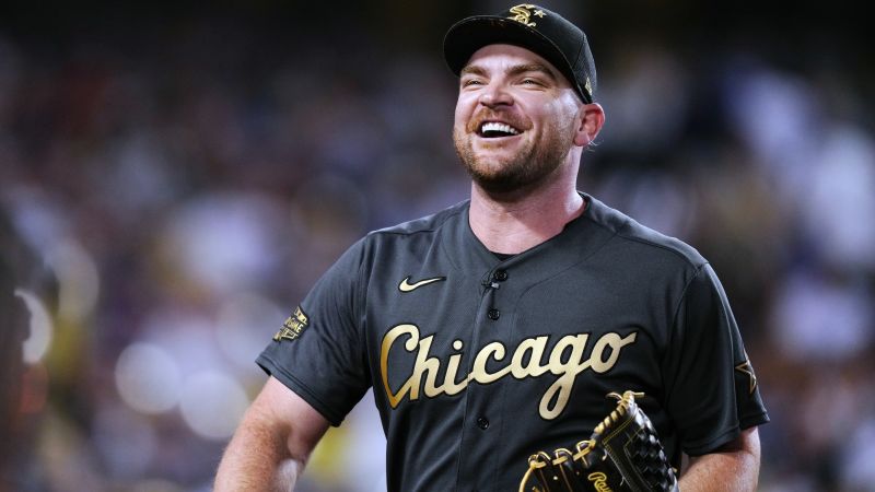 White Sox's Liam Hendriks rings victory bell after last round of  chemotherapy