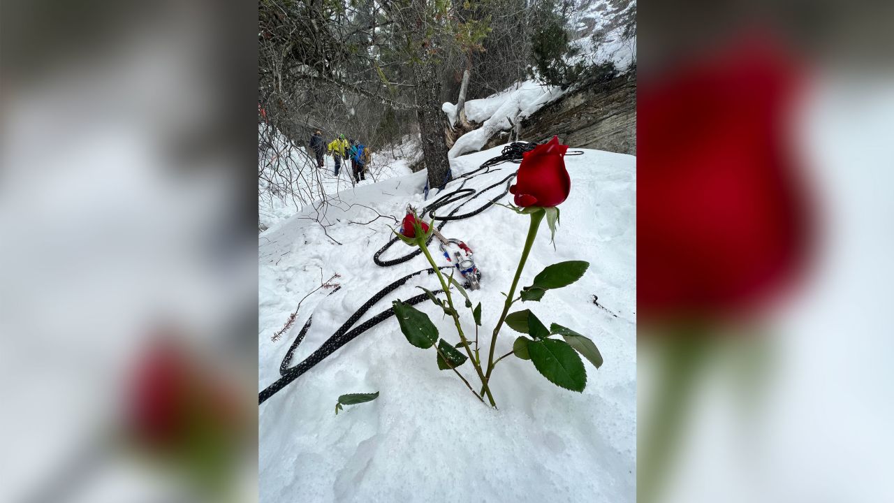 Duchesne County: Pendaki ais di Utah maut selepas menolak pendaki lain keluar dari laluan ais yang jatuh