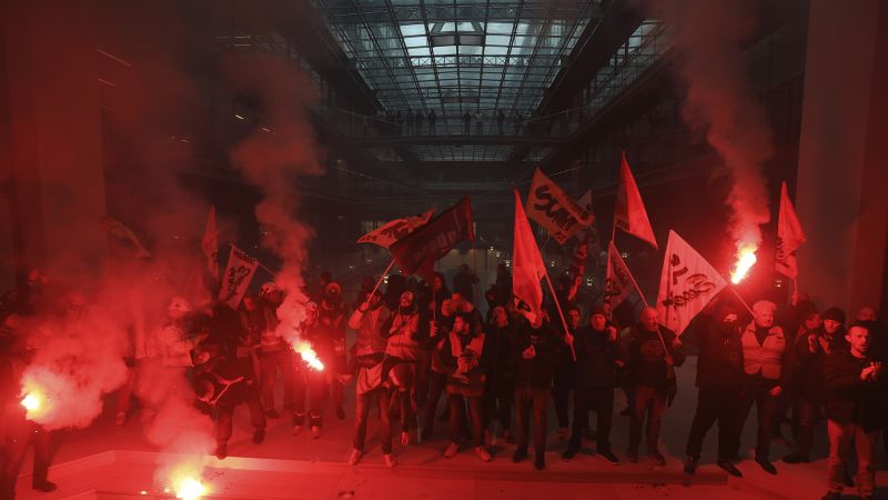 NextImg:Protestors storm BlackRock's office in Paris over pension reforms | CNN Business
