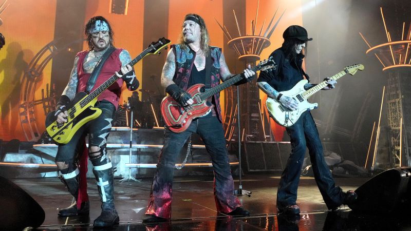 Mötley Crüe guitarist Mick Mars files lawsuit against band after touring dispute | CNN