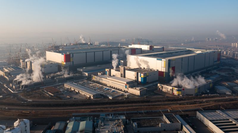 NextImg:Samsung to cut chip production after posting lowest profit in 14 years | CNN Business
