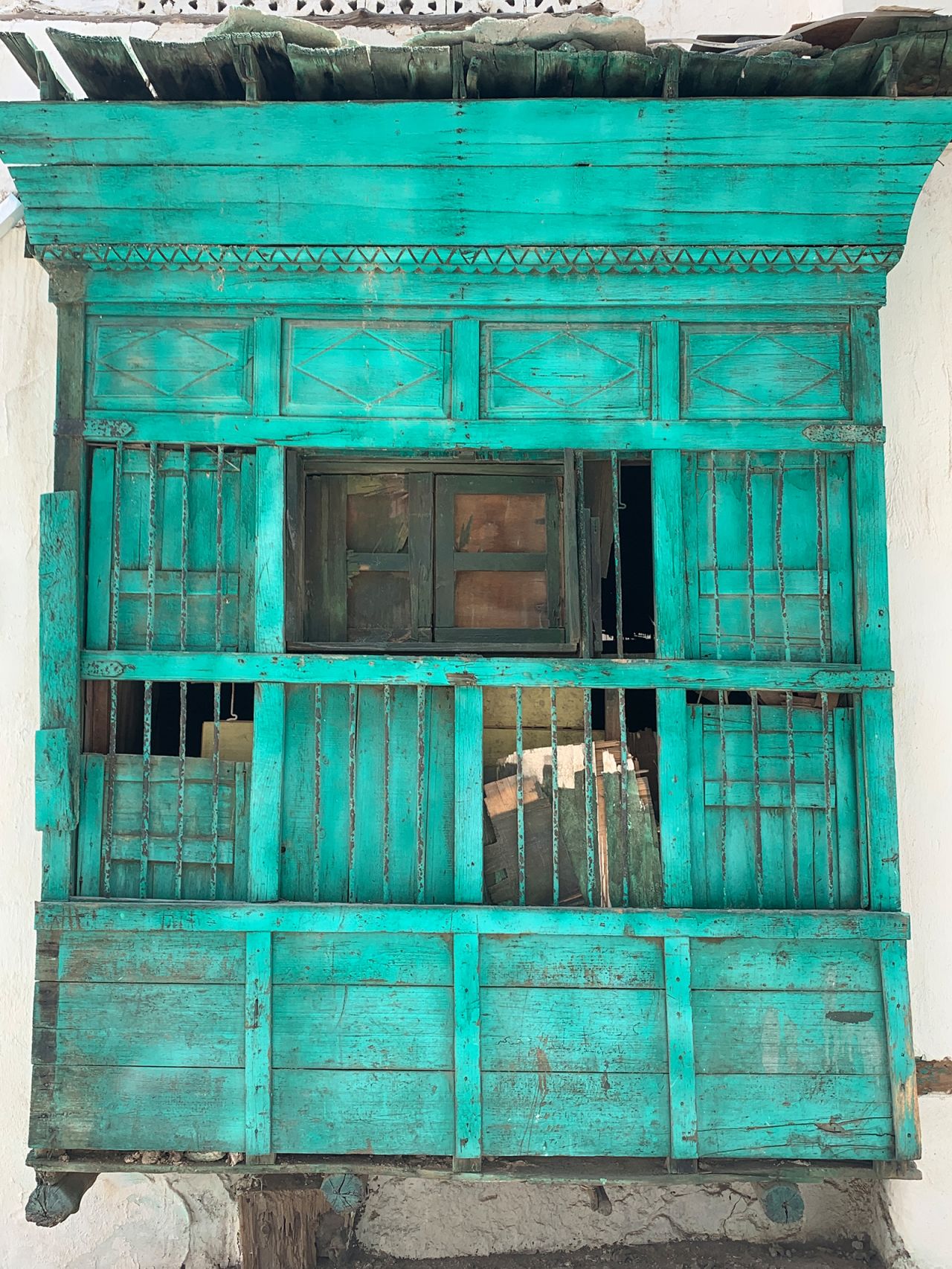 A typical rowshan window covering on an Al Balad building.