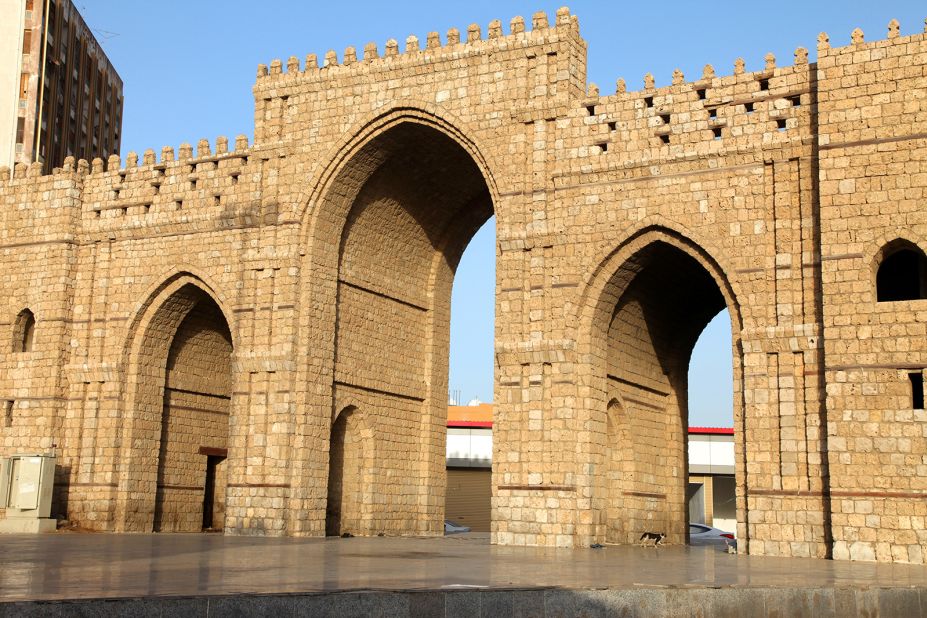 <strong>Mecca Gate:</strong> Jeddah was the first point in Saudi Arabia for many religious pilgrims embarking on the hajj, making it an important center for trade.