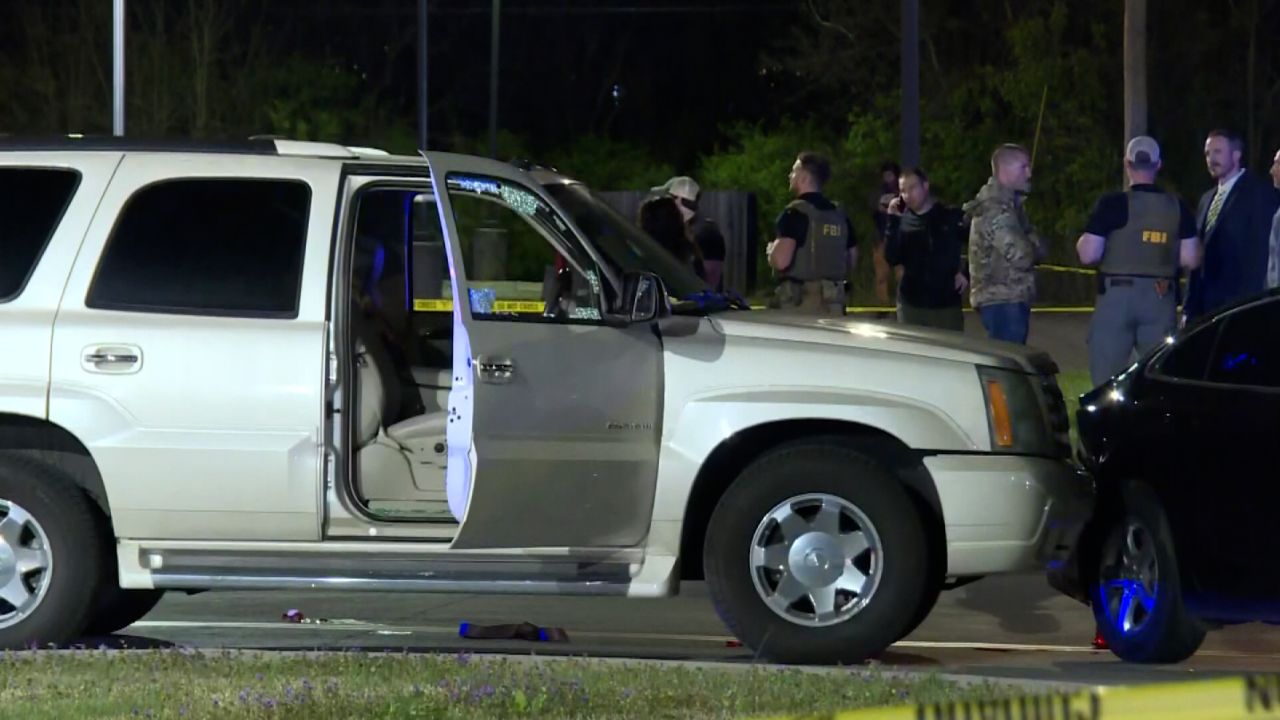 Investigators at scene of a confrontation between the FBI and Roy McGrath on April 3 in Tennessee.