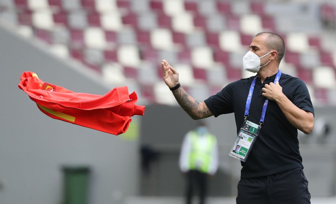 Guangzhou's coach Fabio Cannavaro throws away his jacket during the AFC Champions League group G football match between China's Guangzhou Evergrande and Korea's Suwon Samsung Bluewings on December 1, 2020.
