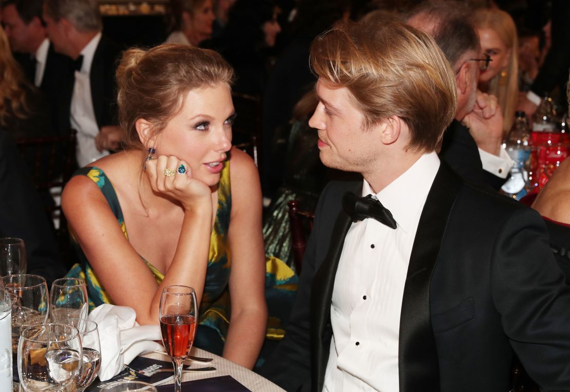 (From left) Taylor Swift and Joe Alwyn at the Golden Globe Awards in Los Angeles in 2020. 