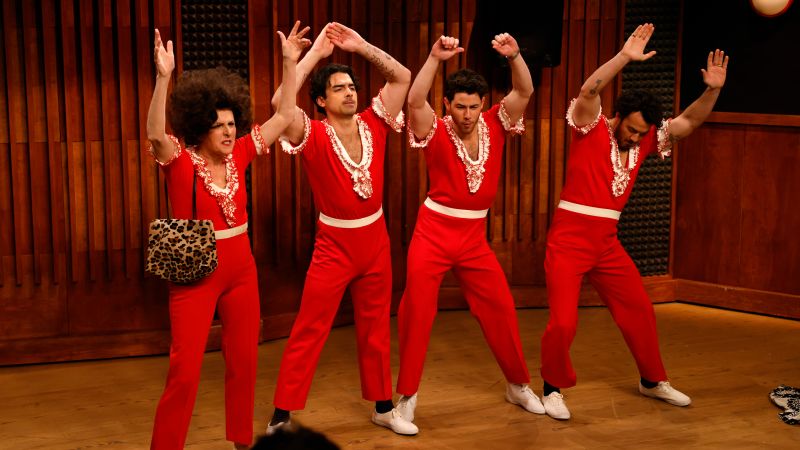 ‘SNL’ Iconic Molly Shannon Character Sally O’Malley Returns as Jonas Brothers Choreographer