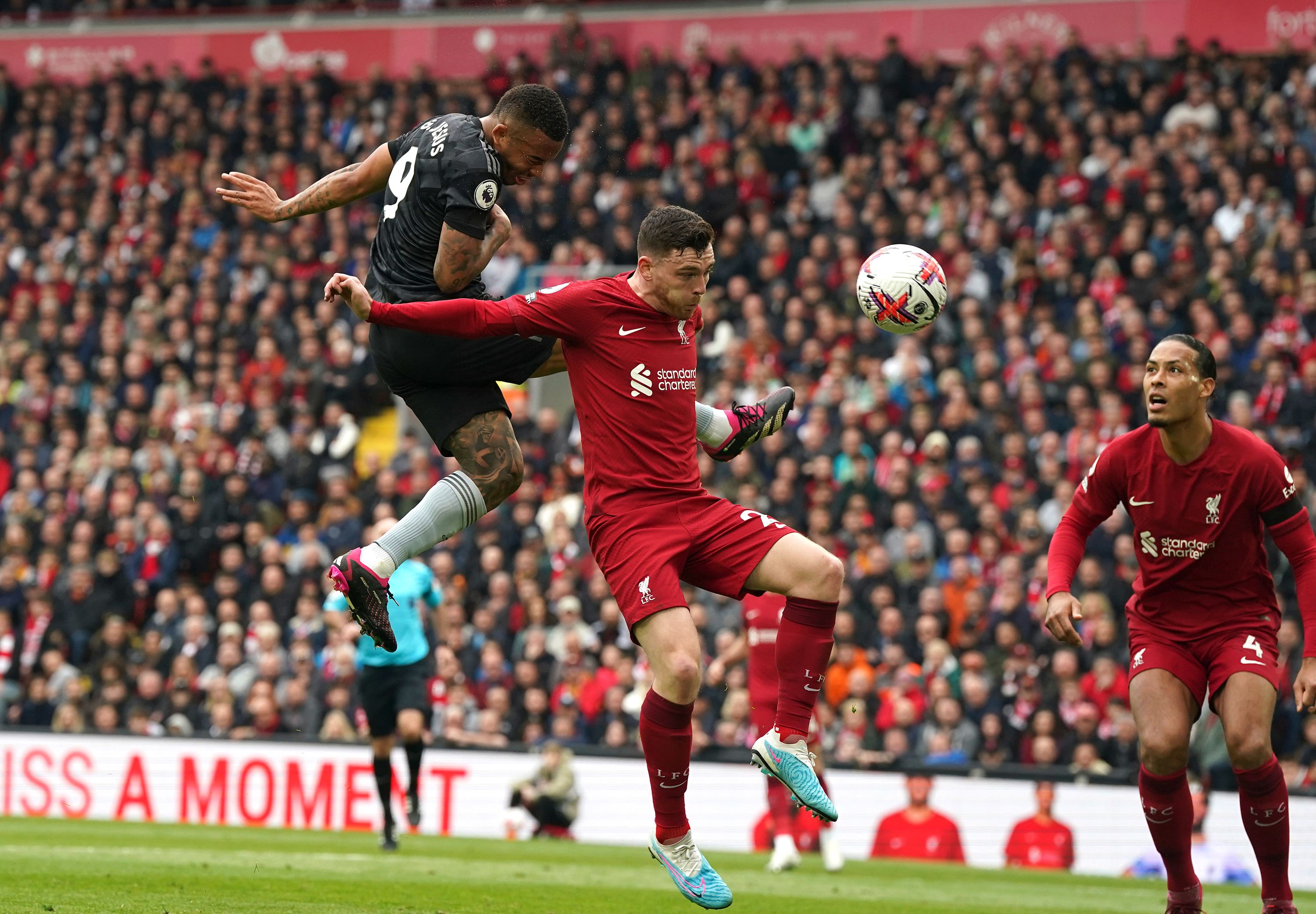 Arsenal give up two-goal lead as Firmino equaliser ensures share