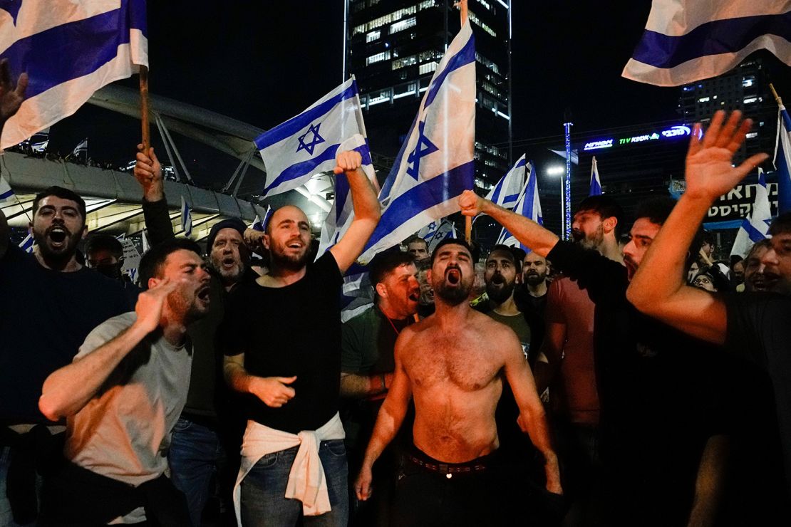 Israelis opposed to Prime Minister Benjamin Netanyahu's judicial overhaul plan demonstrate in Tel Aviv on March 26, 2023. 