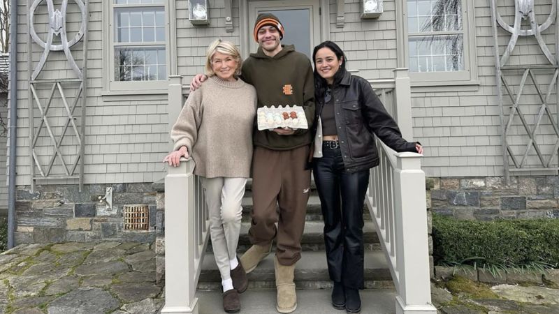 NextImg:Martha Stewart welcomes Pete Davidson and Chase Sui Wonders over Easter weekend | CNN