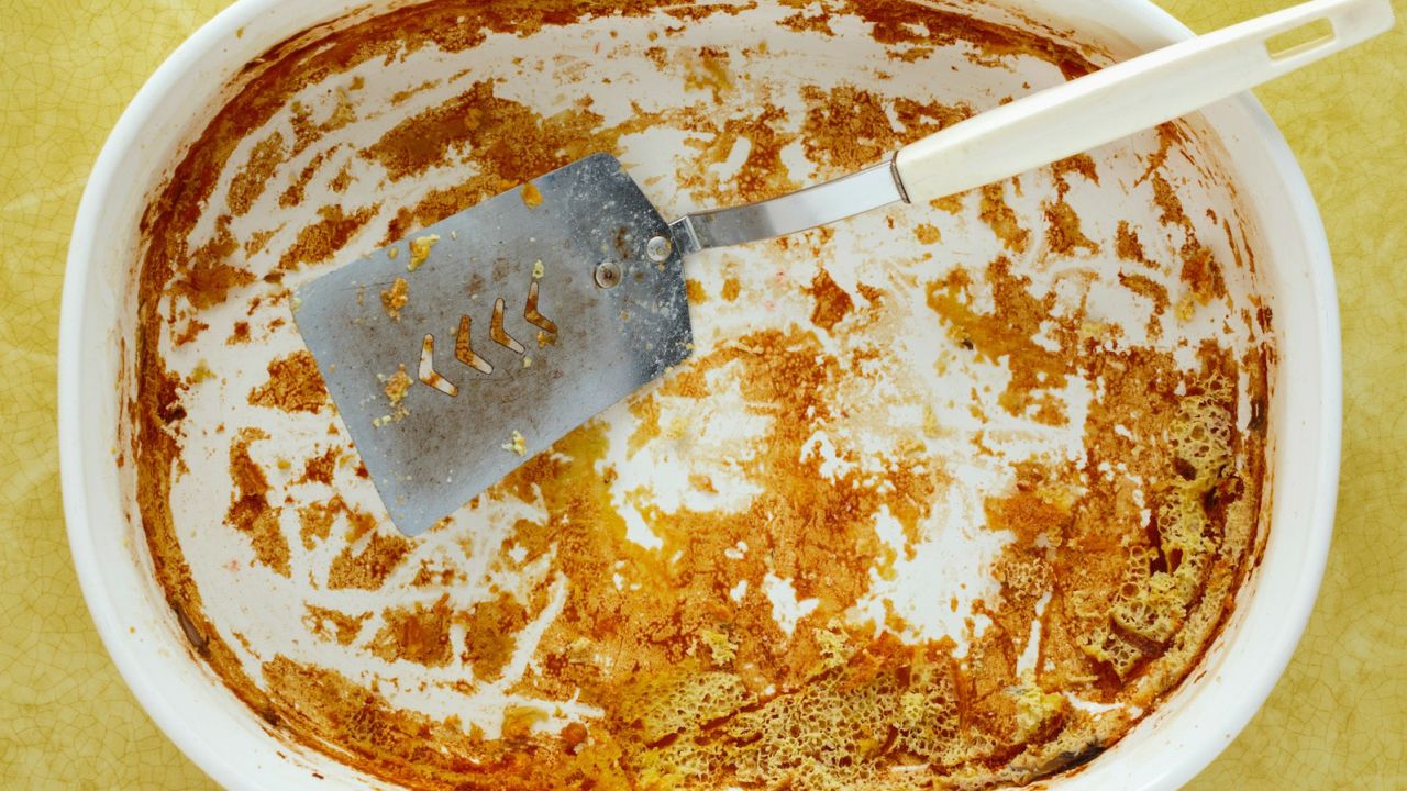 FN_getty_dirty-casserole-dish-salt-uses_fn