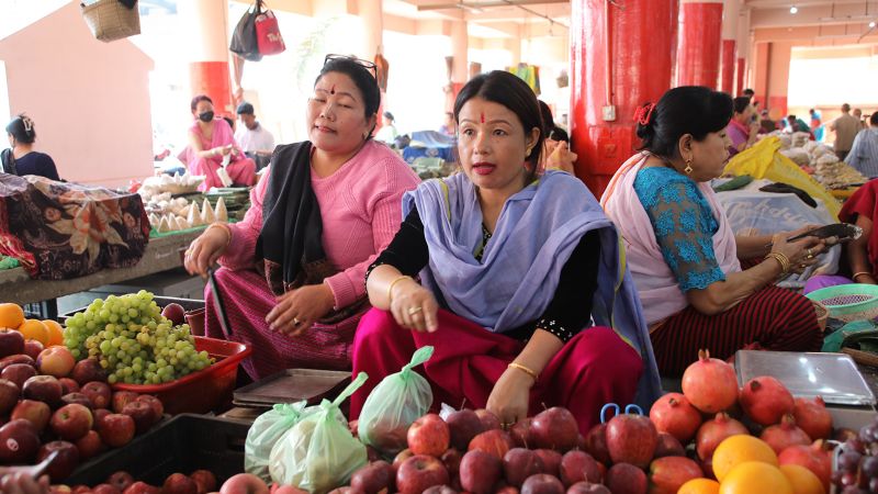 NextImg:Ima Keithel: The world's largest women-run market | CNN