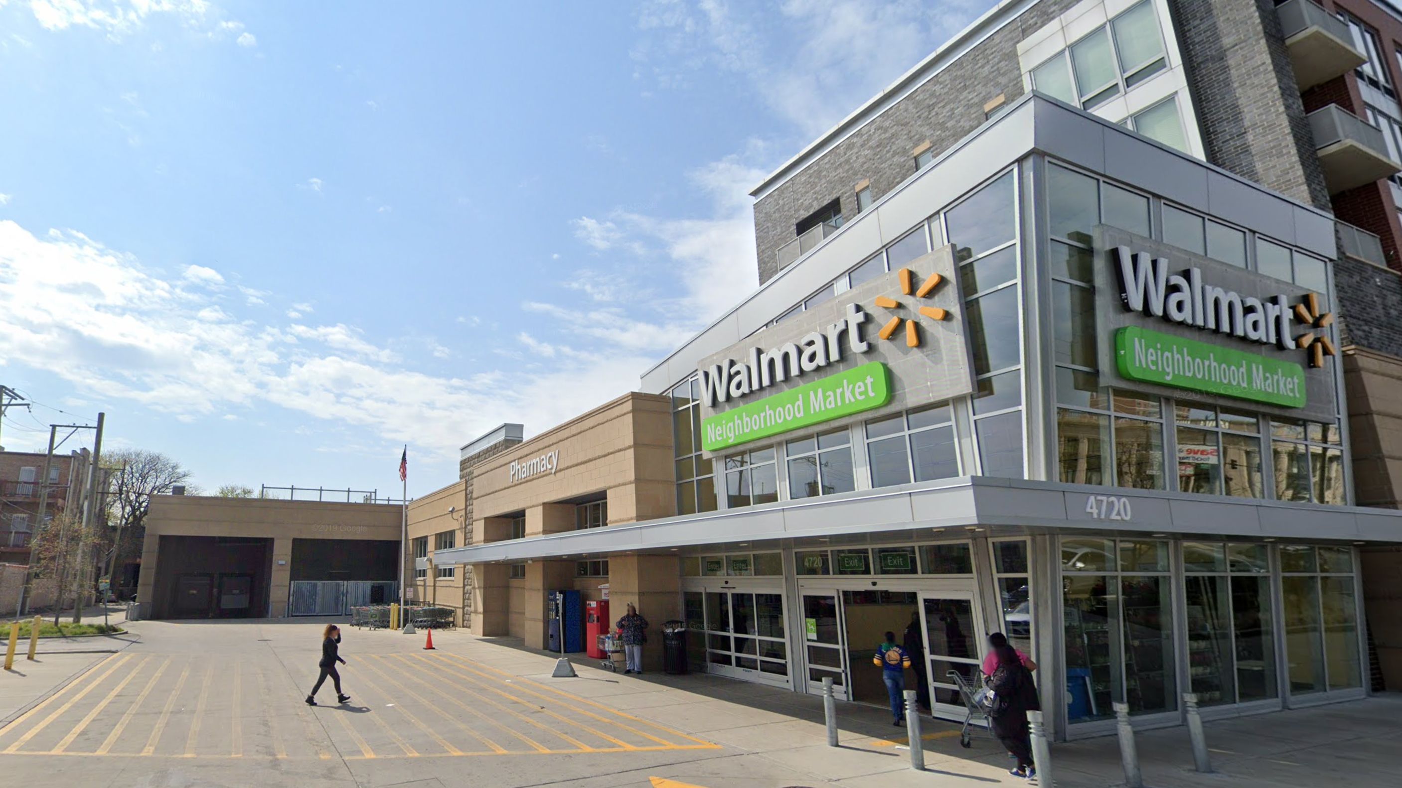 Why Walmart is closing half its stores in Chicago