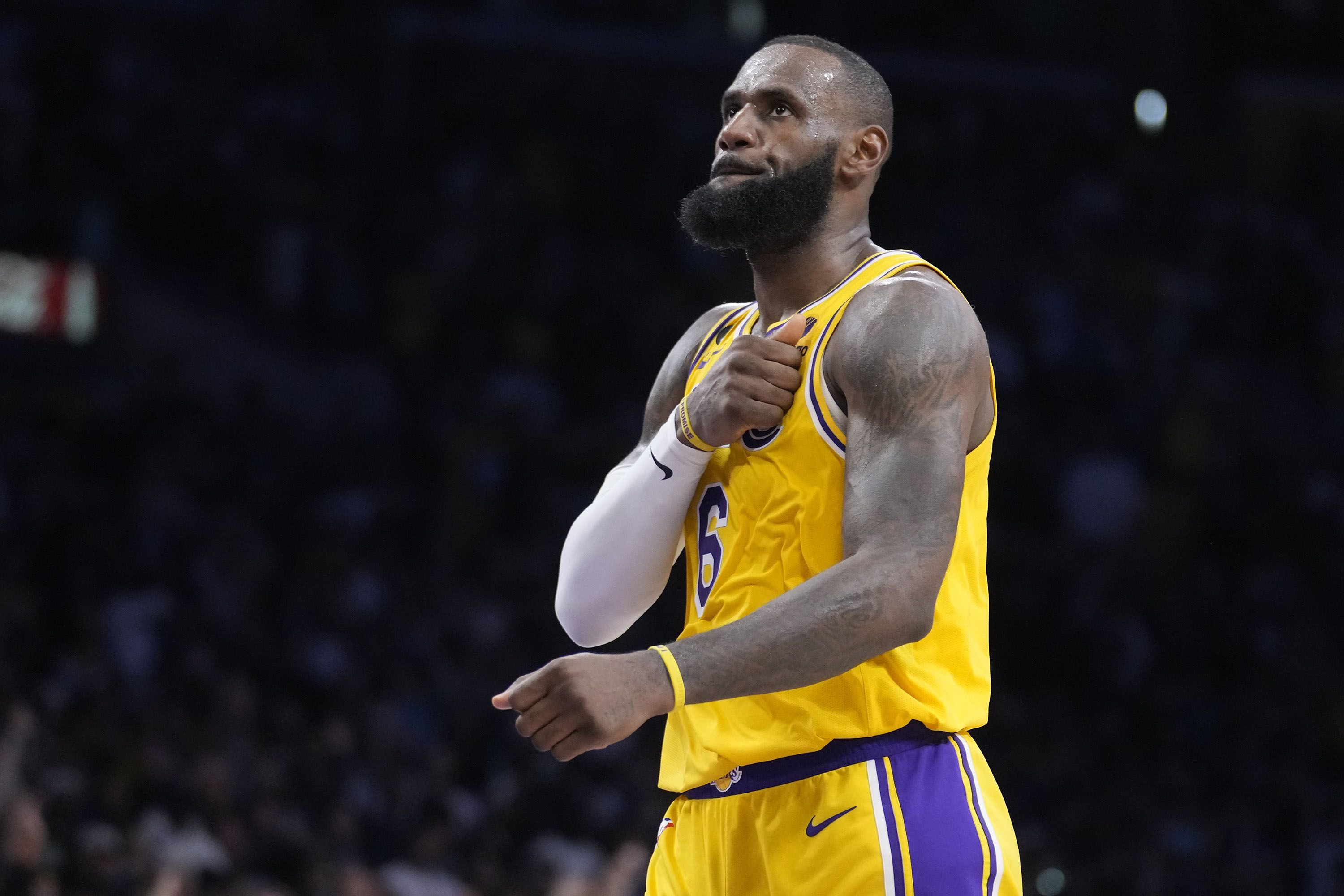 herfst Vervloekt Vallen LeBron James leads LA Lakers to playoffs with overtime win against Minnesota  Timberwolves | CNN