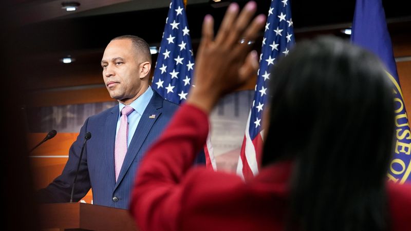 Hakeem Jeffries’ ‘vague recollection’ of controversy surrounding his uncle undermined by college editorial defending him | CNN Politics