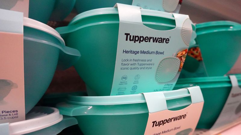 Read more about the article Tupperware stock is up 165% this week for no good reason – CNN