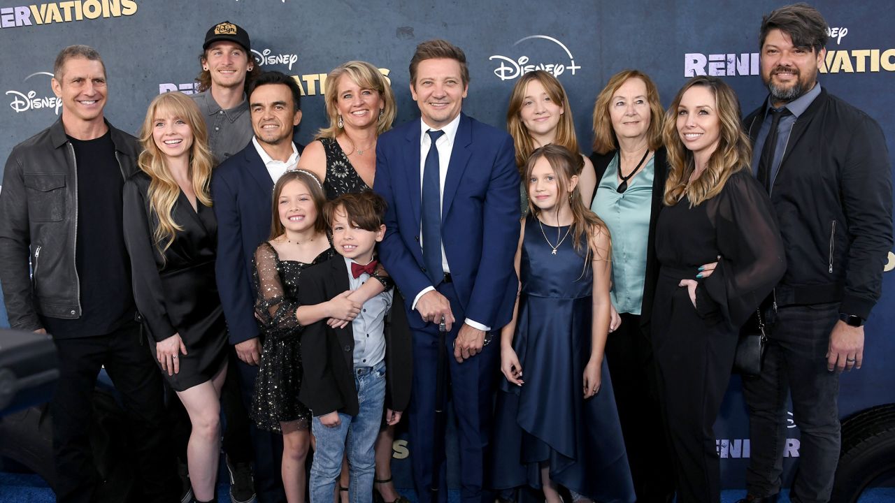 Jeremy Renner berjalan di permaidani merah hanya tiga bulan selepas kemalangan hampir mautnya: ‘Saya berasa sangat bersyukur berada di sini’