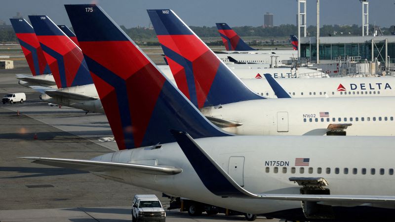 NextImg:Delta Air Lines reports record bookings for summer travel | CNN Business