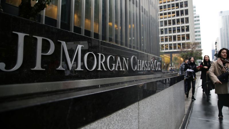 NextImg:JPMorgan ends remote work for senior bankers | CNN Business
