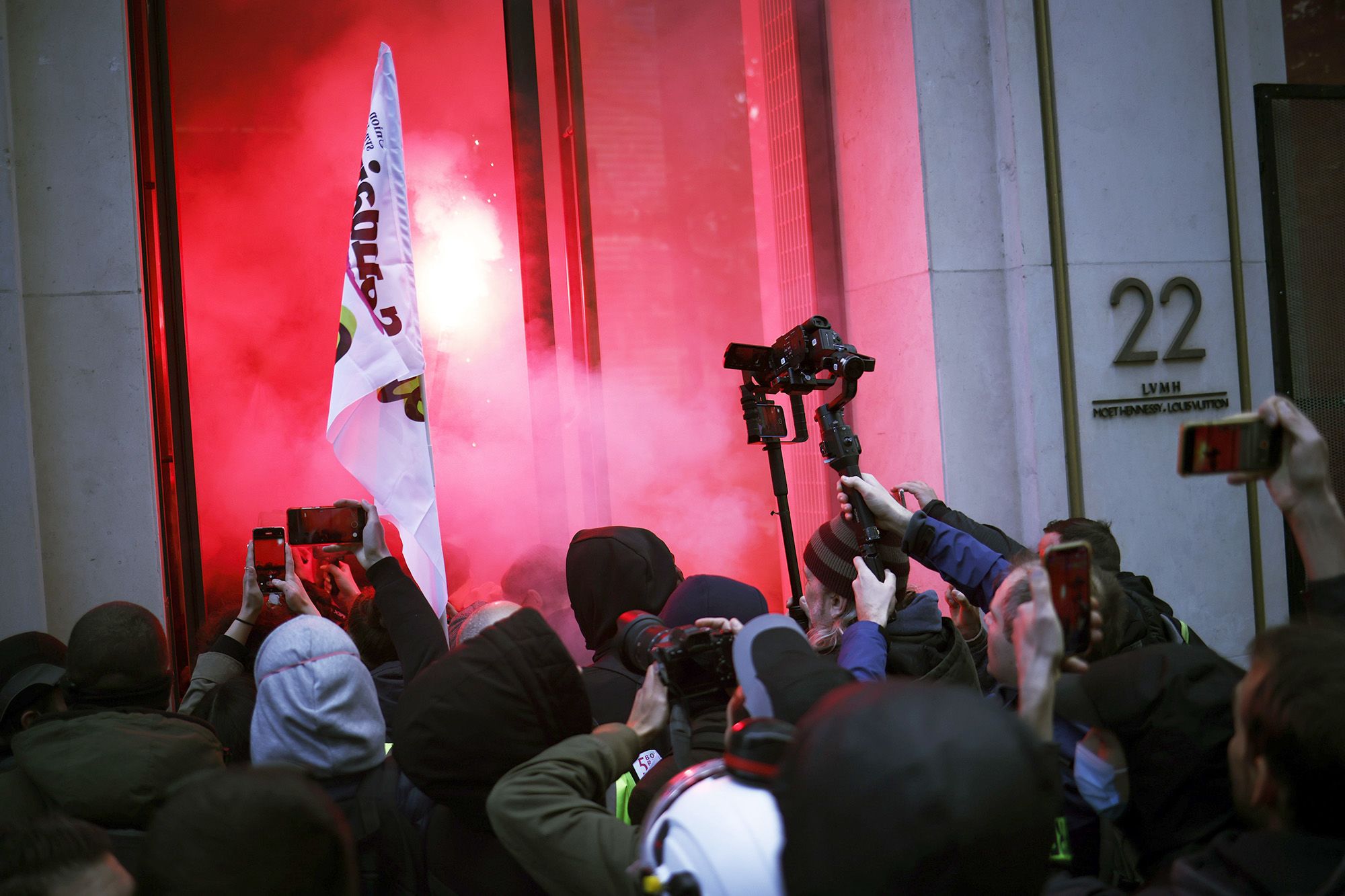 Pension protesters storm LVMH headquarters in Paris