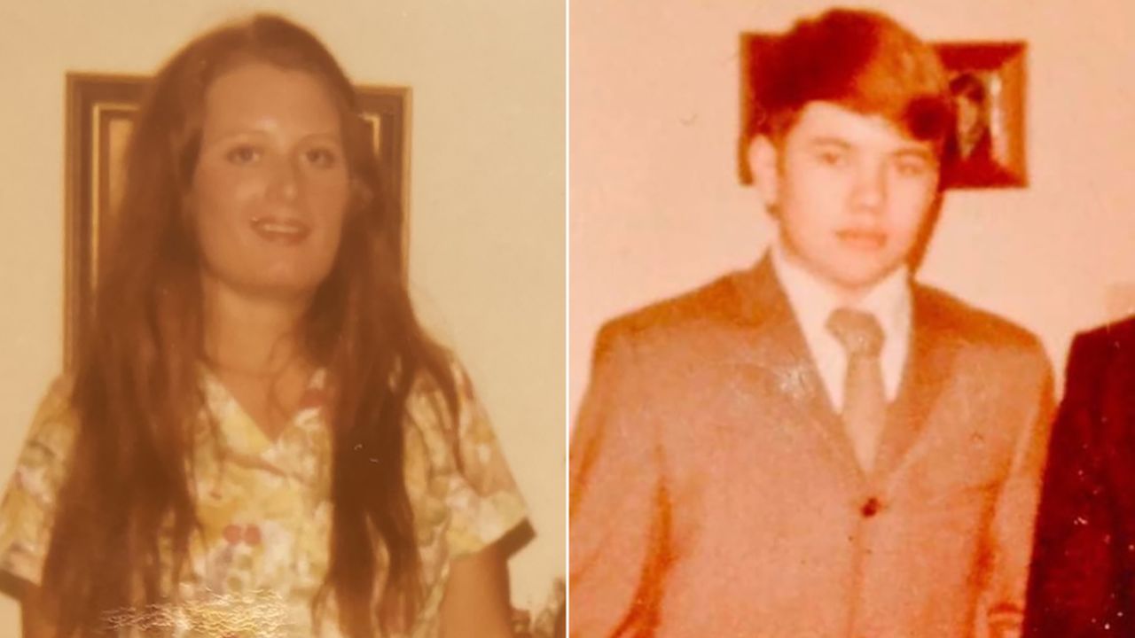 Mereka berpacaran semasa remaja.  40 tahun kemudian, dia memutuskan untuk pergi bercuti bersamanya